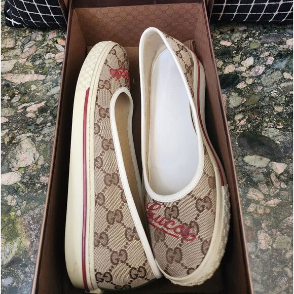 Gucci Women's Beige Slip-On Shoes